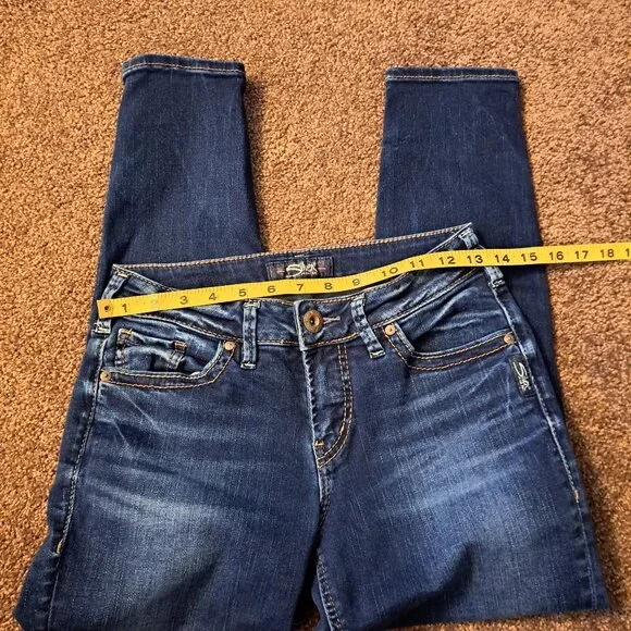 Silver Jeans Suki Skinny Crop Jeans/Capri W/Embroidered Pockets - Picture 6 of 10